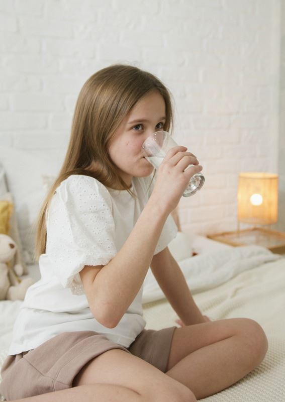 girl-drinking-water